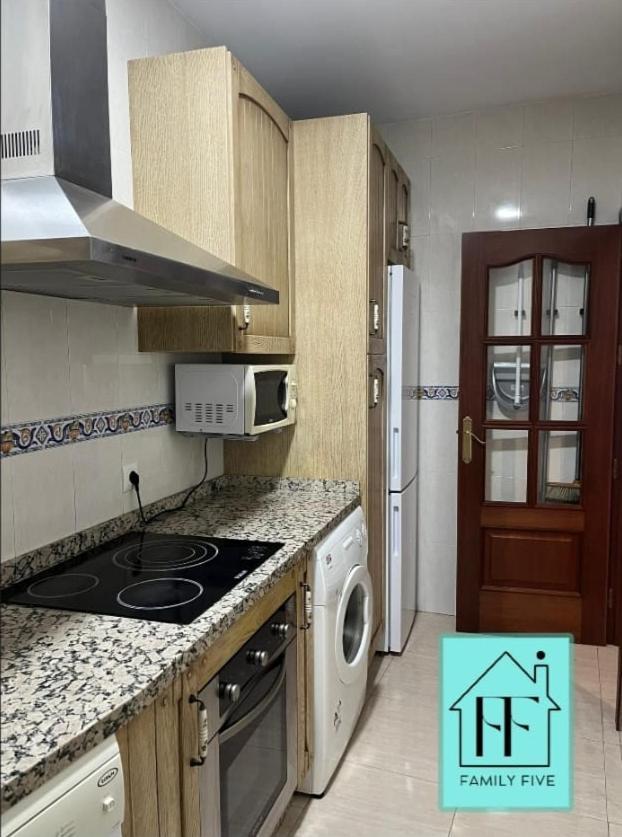 Appartamento Family Five Cordova Esterno foto