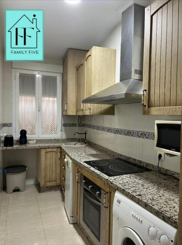 Appartamento Family Five Cordova Esterno foto